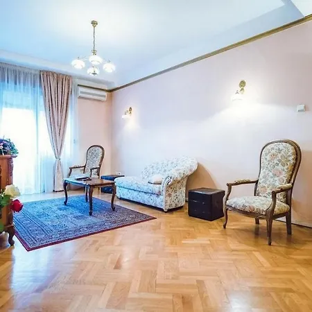 Old Town 3 Bedrooms Big Apt شقة