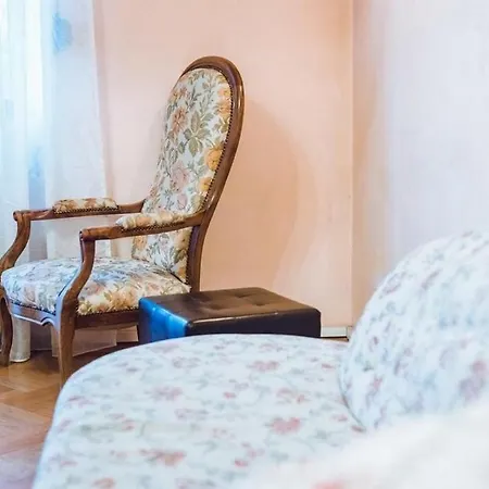 Old Town 3 Bedrooms Big Apt * Bucarest