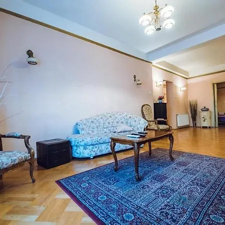 Apartamento Old Town 3 Bedrooms Big Apt Bucareste